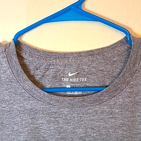 NIKE‎ Swoosh Men's Gray Short Sleeve Tee - Size Large - Picture 5 of 7